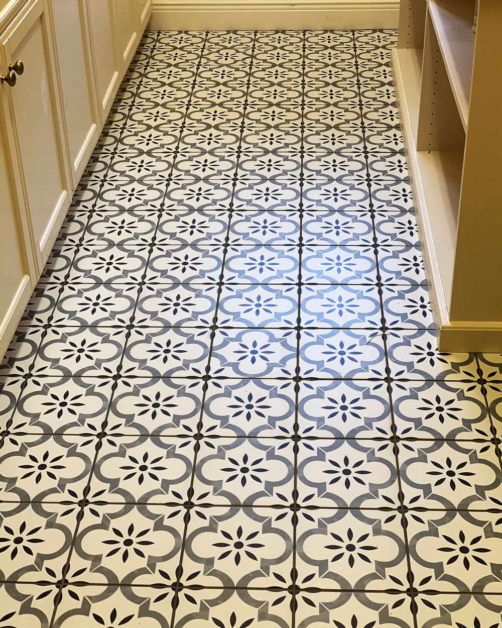 Kitchen with small mosaic tiles